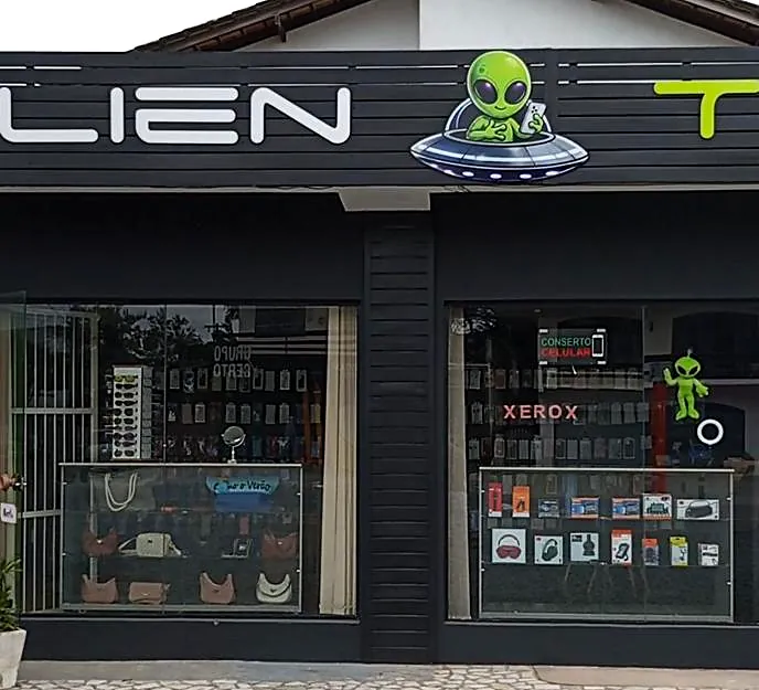 Fachada da loja Alien Tech na Rua Graciosa, Joinville